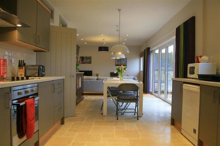 notgrove-cotswold-holiday-cottage-walnut-barn-kitchen-dining