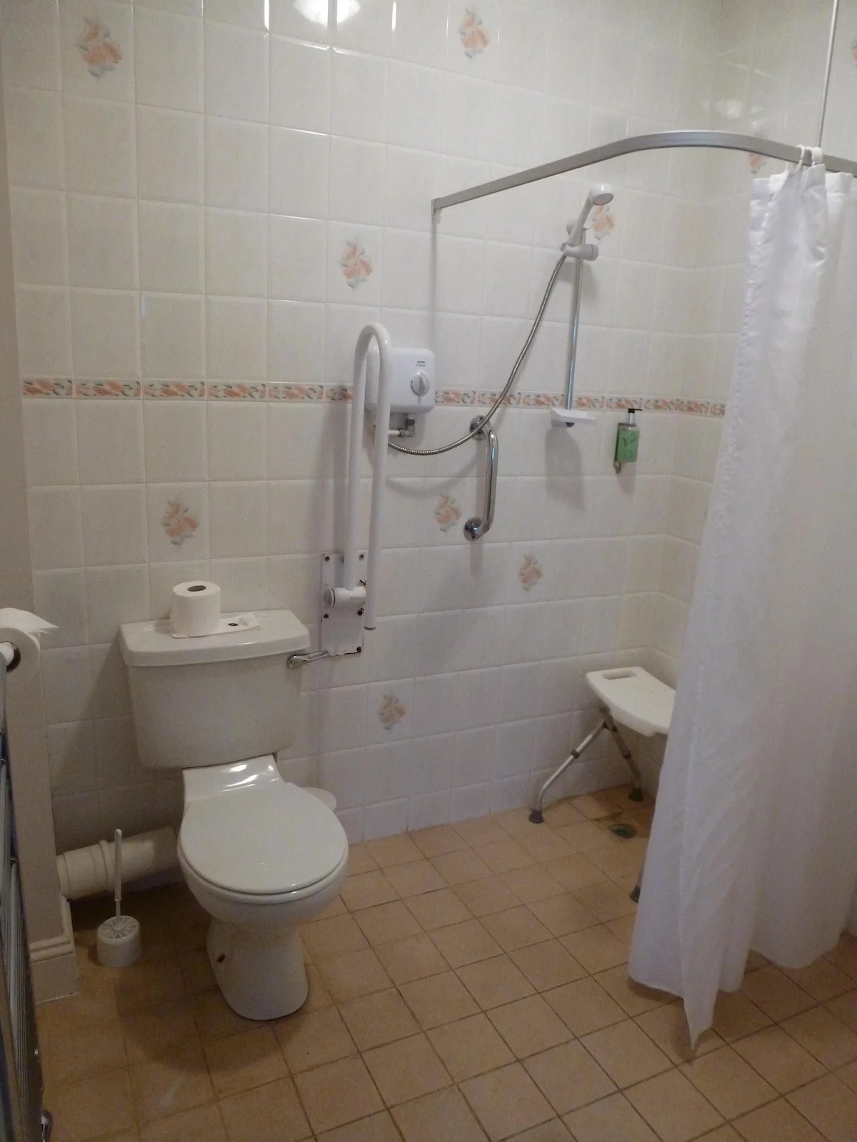 Accessible bathroom with safety features and shower curtain