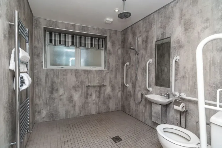 SamsCottageWetroom