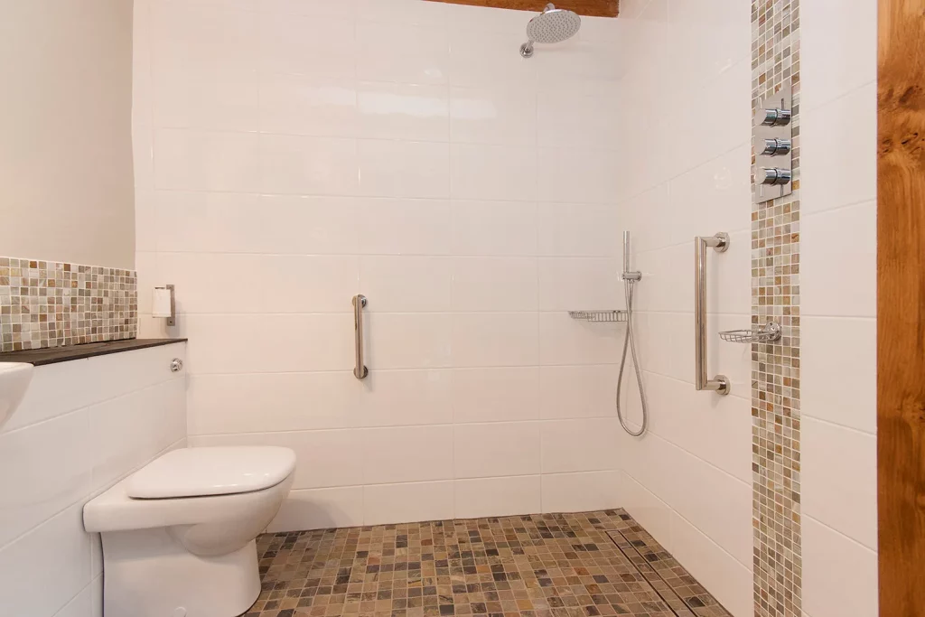 Modern bathroom with white tiles and mosaic accents